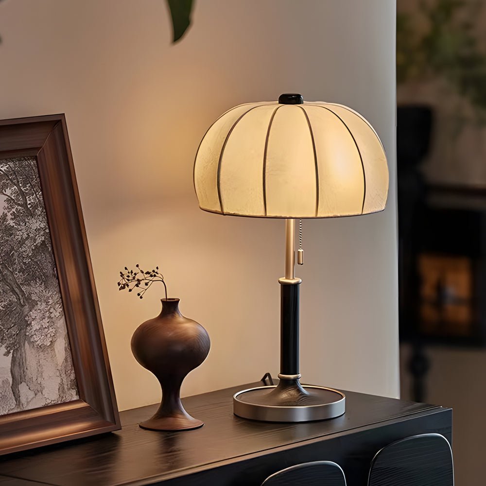 RAVENHALL VINTAGE BRASS PULL CHAIN TABLE LAMP