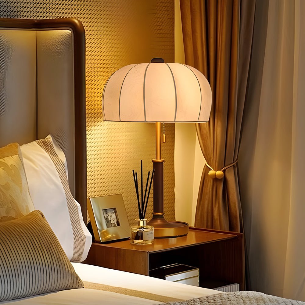RAVENHALL VINTAGE BRASS PULL CHAIN TABLE LAMP