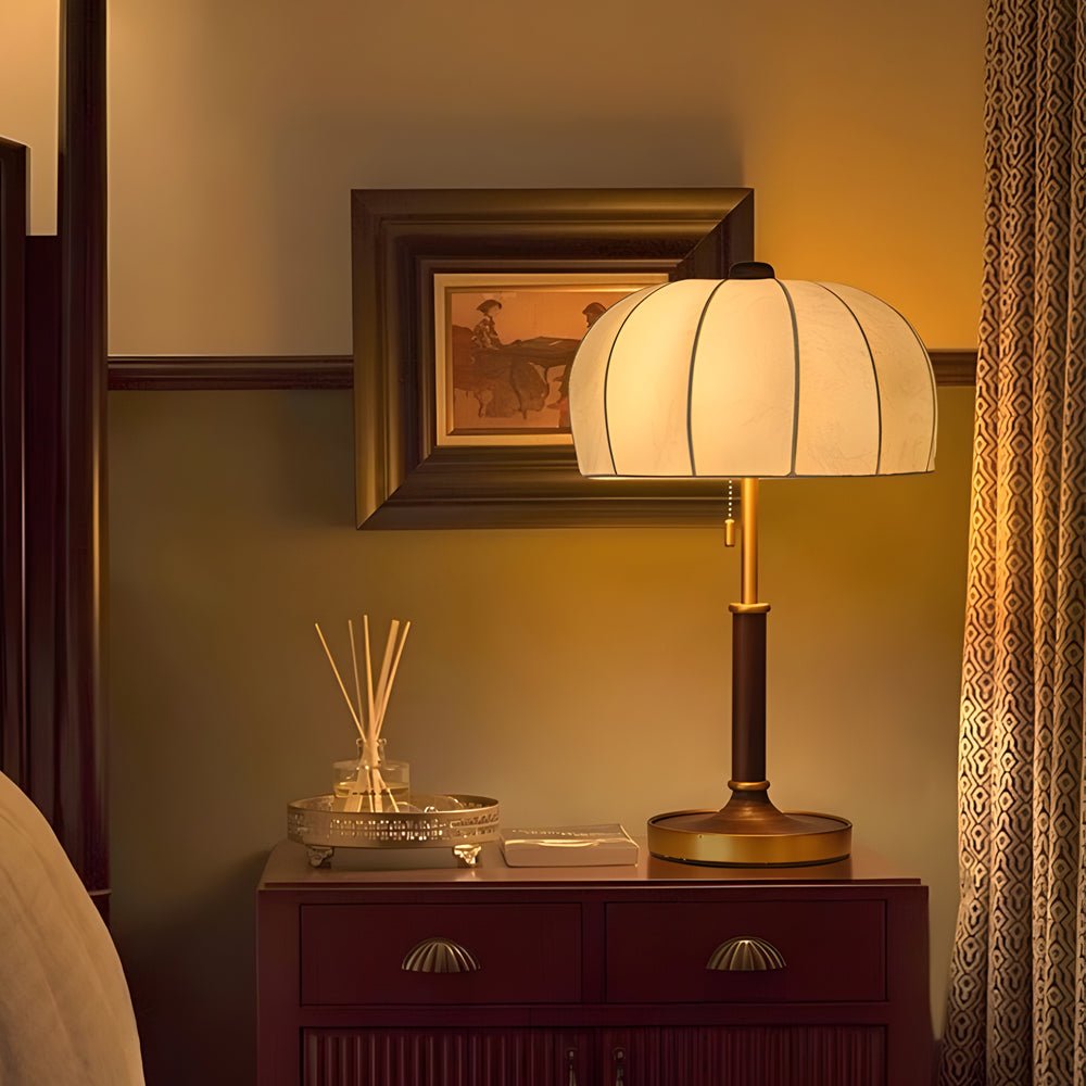 RAVENHALL VINTAGE BRASS PULL CHAIN TABLE LAMP