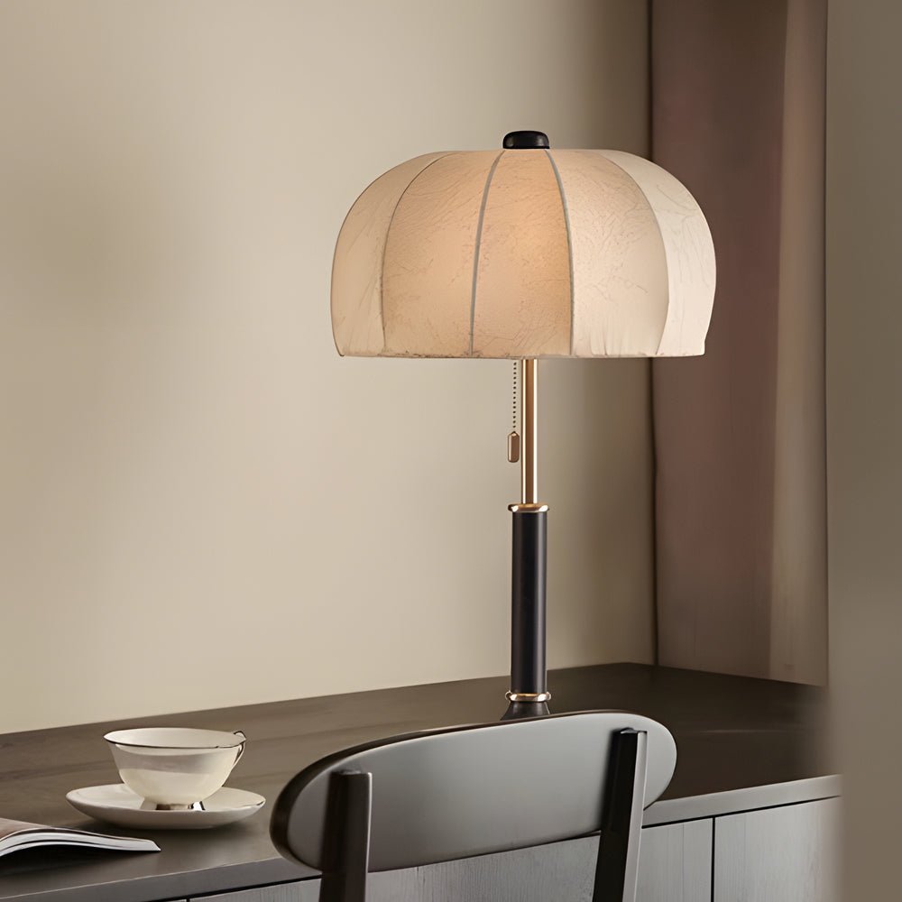 RAVENHALL VINTAGE BRASS PULL CHAIN TABLE LAMP