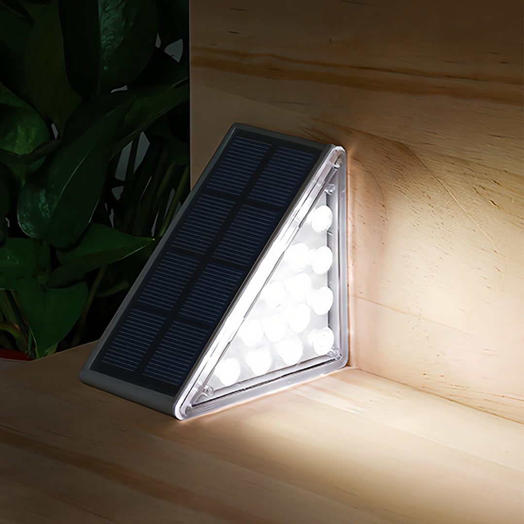 WINDSOR GLOW SOLAR DECK ILLUMINATORS - AUTOMATICALLY WATERPROOF RGB LIGHTING