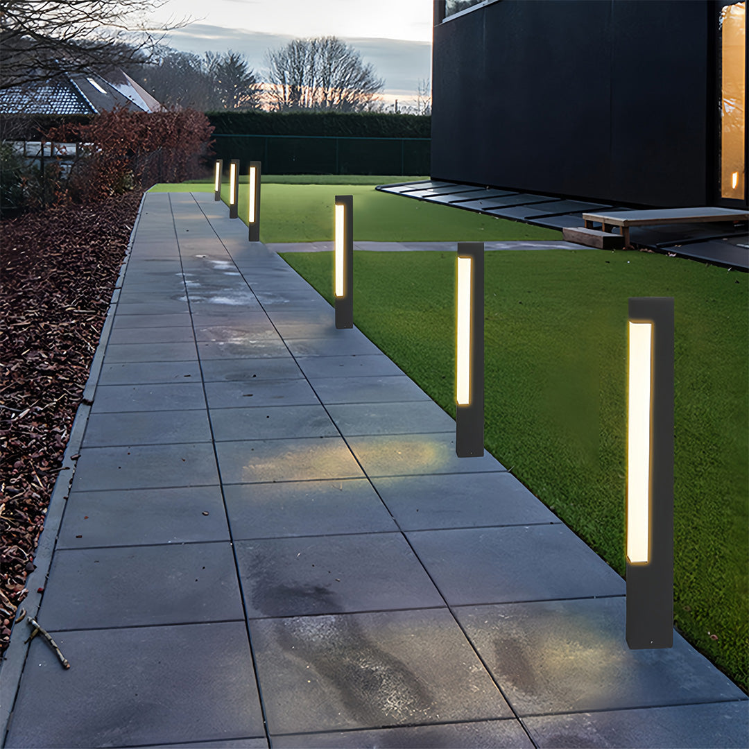WINDSOR SQUARE OUTDOOR LUMINAIRE WITH WATER-RESISTANT DESIGN