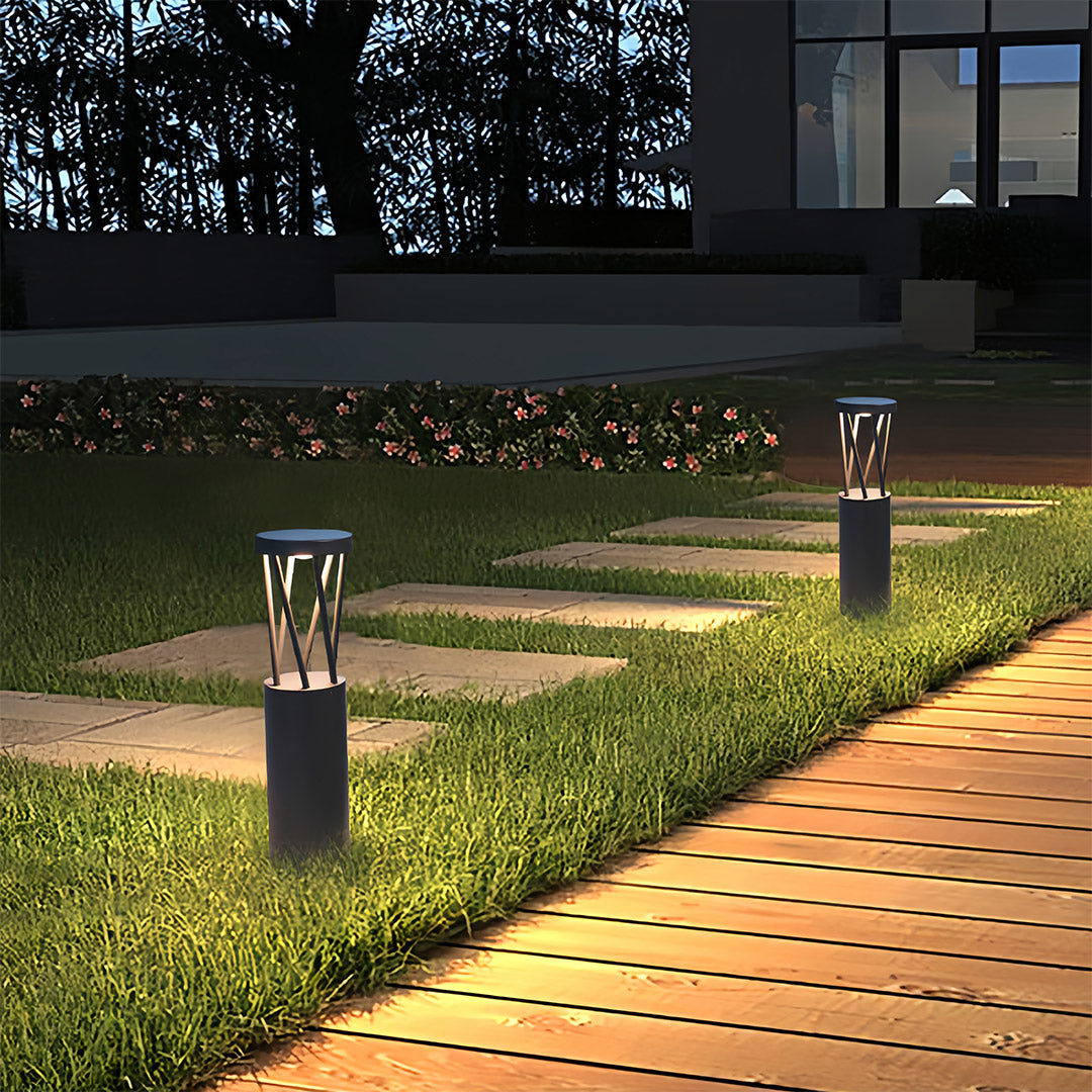 THORNBURY RAINSHIELD GARDEN LANTERNS