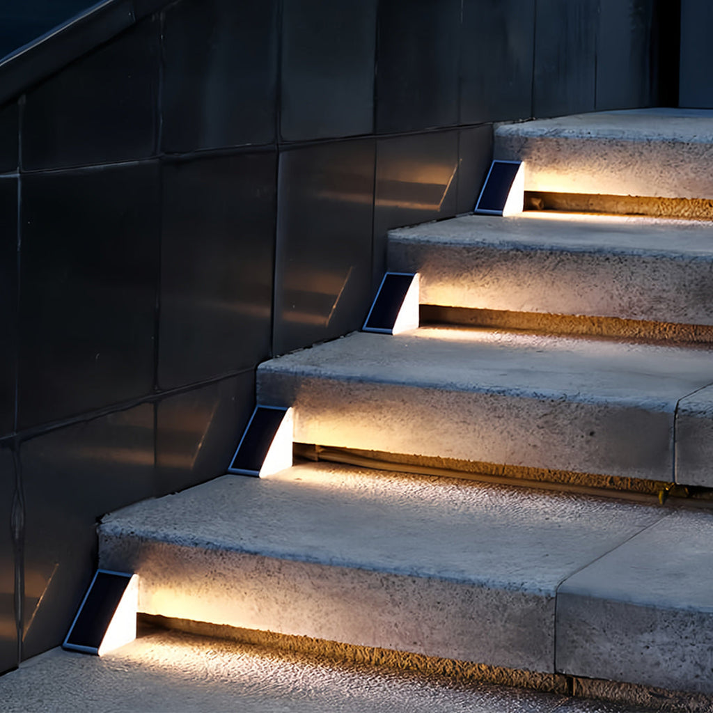 WINDSOR GLOW SOLAR DECK ILLUMINATORS - AUTOMATICALLY WATERPROOF RGB LIGHTING