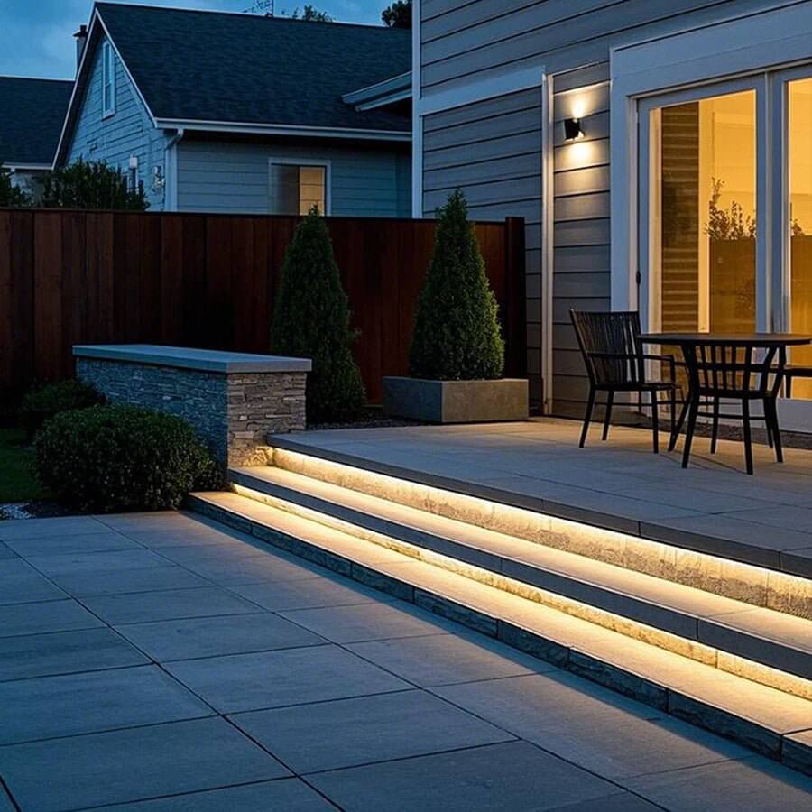 WHITBY CORNER-ADORNED SILICONE LED STRIP ILLUMINATION