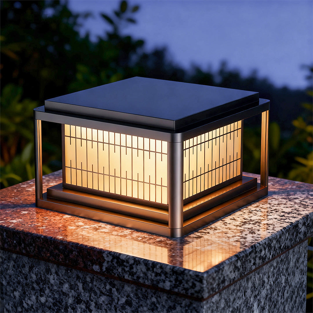 WINDSOR GARDEN COLUMN LIGHT WITH WATER-RESISTANT DESIGN