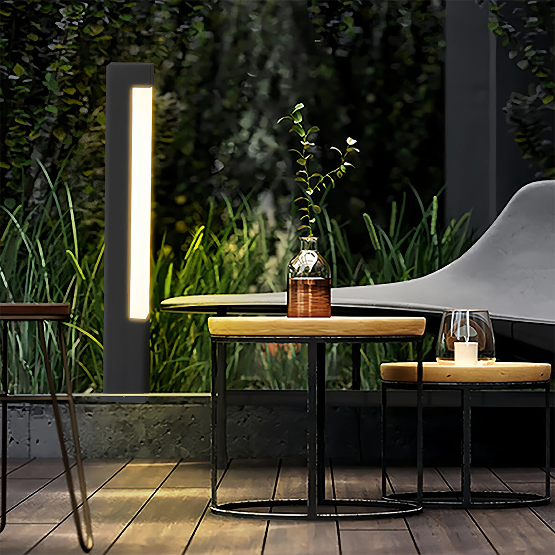 WINDSOR SQUARE OUTDOOR LUMINAIRE WITH WATER-RESISTANT DESIGN