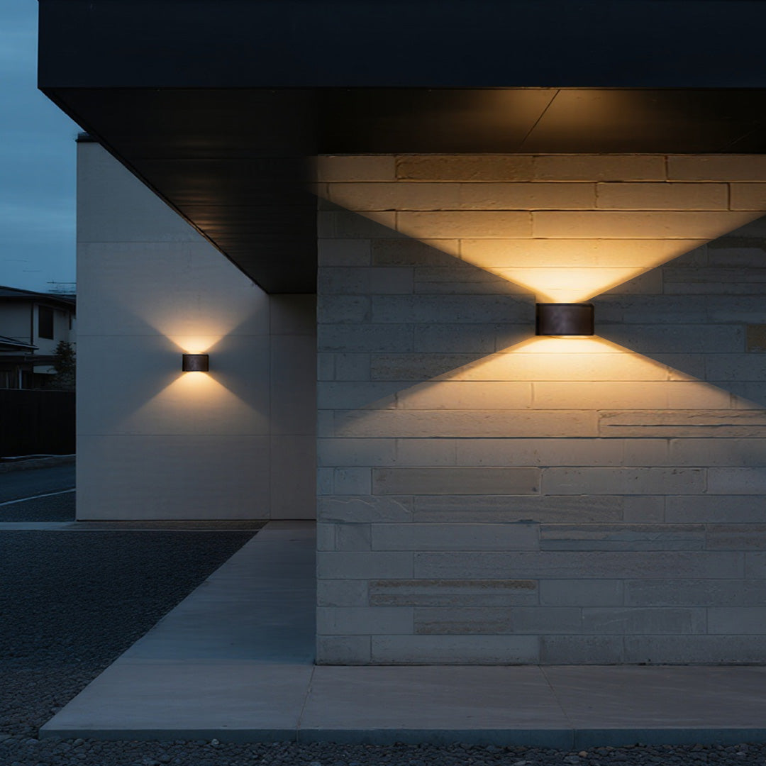 WINDSOR RAINPROOF DUAL-FACED WALL LANTERN