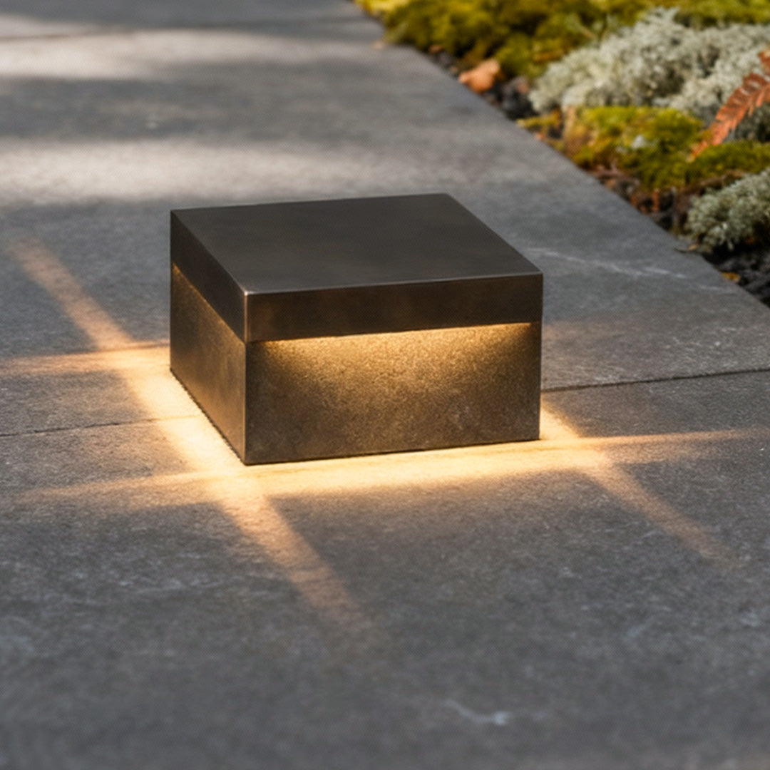 WINDSOR SQUARE OUTDOOR PILLAR ILLUMINATOR