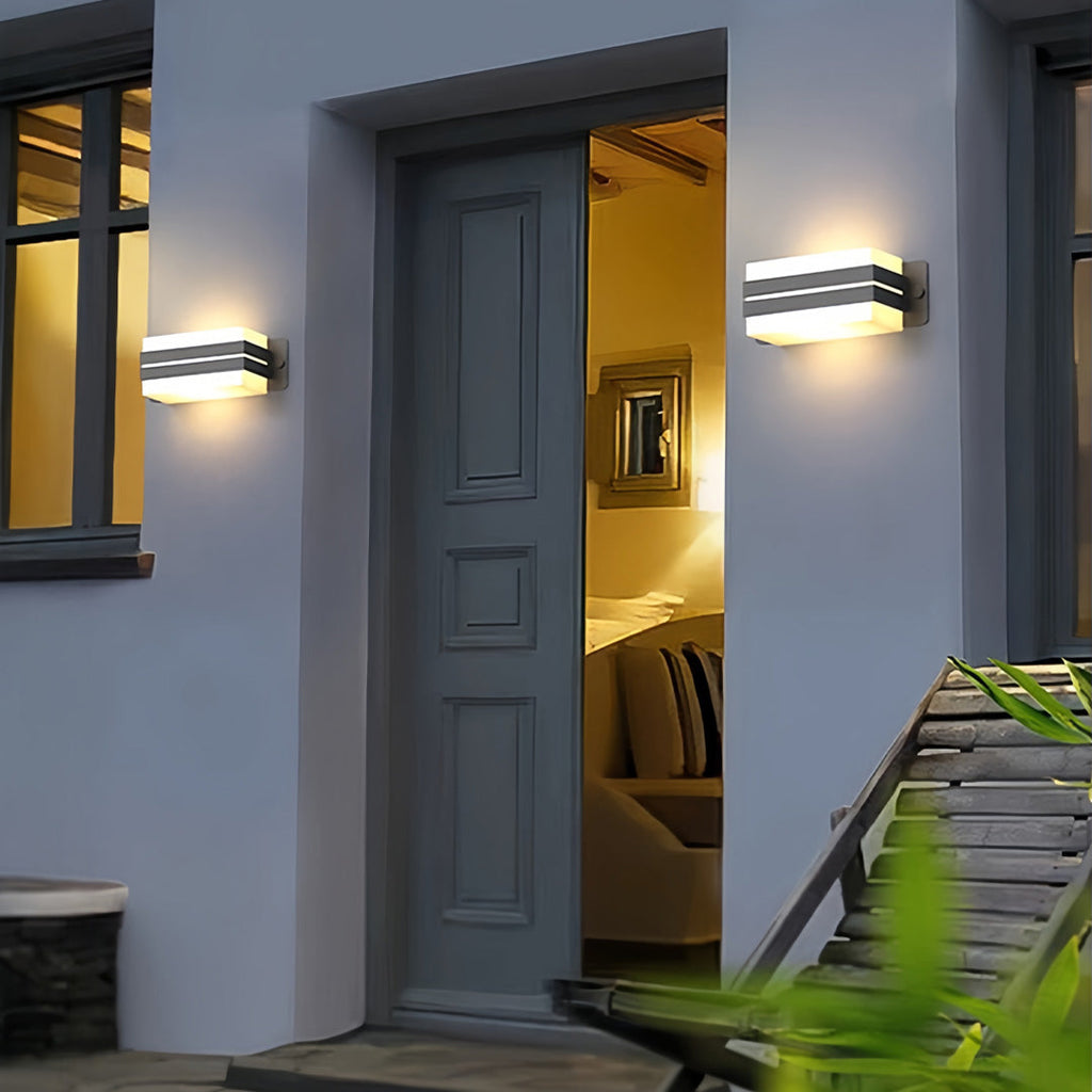 WINDSOR GARDEN SHIELD WALL LANTERN