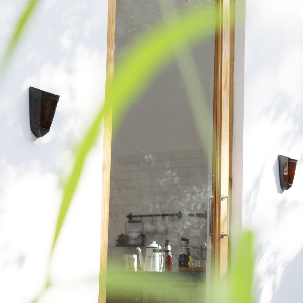 WINDSOR SOLAR FLAME-INSPIRED OUTDOOR WALL SCONCE