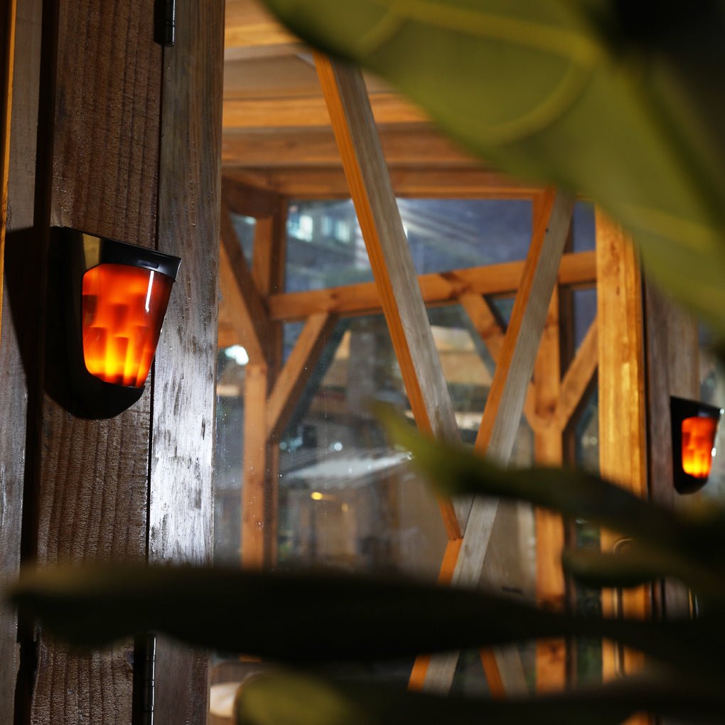 WINDSOR SOLAR FLAME-INSPIRED OUTDOOR WALL SCONCE