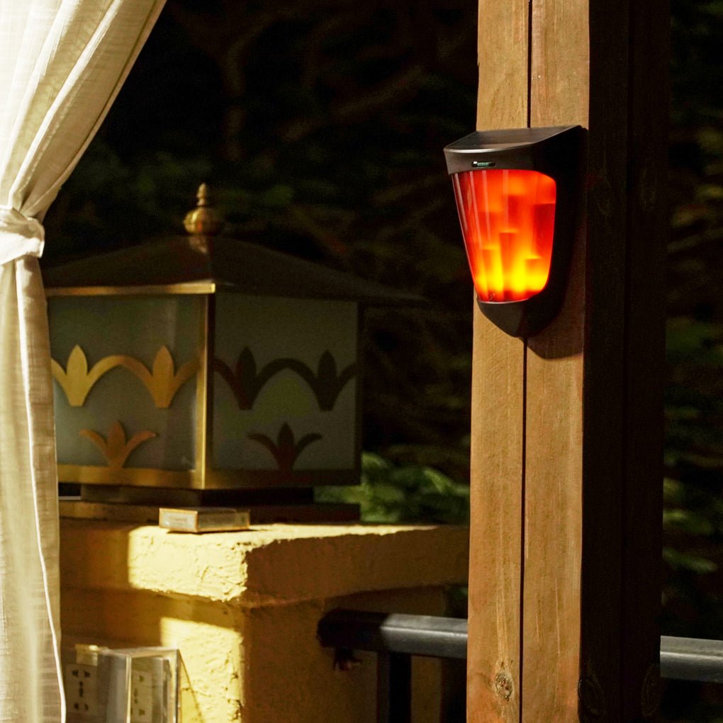 WINDSOR SOLAR FLAME-INSPIRED OUTDOOR WALL SCONCE