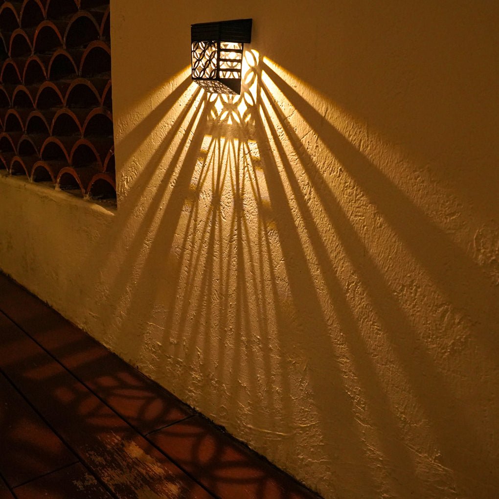 CHESTERFIELD SOLAR-POWERED FENCE WALL LANTERN