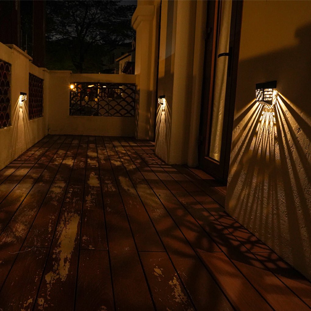 CHESTERFIELD SOLAR-POWERED FENCE WALL LANTERN