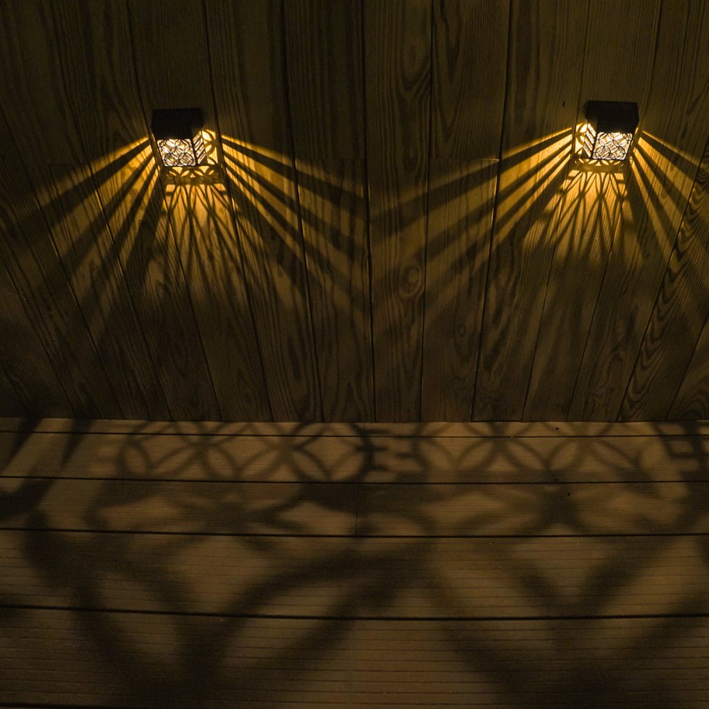 CHESTERFIELD SOLAR-POWERED FENCE WALL LANTERN