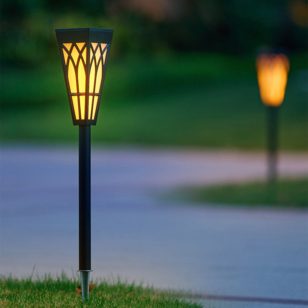WINDSOR SOLAR-POWERED GARDEN LANTERN POST
