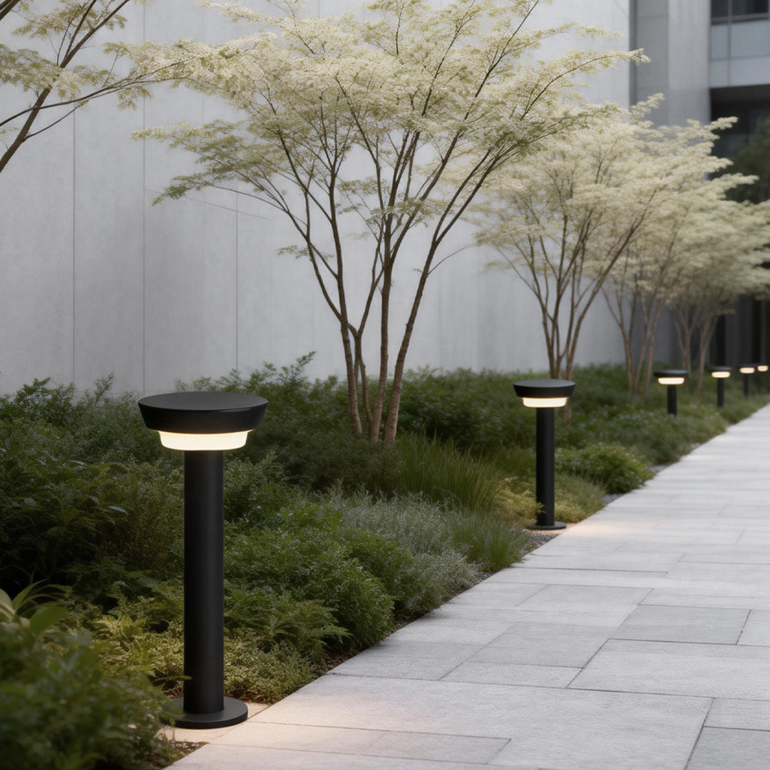 RAVENSCROFT SOLAR GARDEN COLUMNS WITH LUMINOUS GLOW