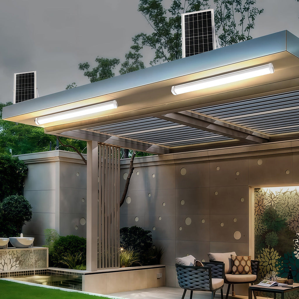WINDSOR SOLAR-POWERED OUTDOOR WALL LANTERN
