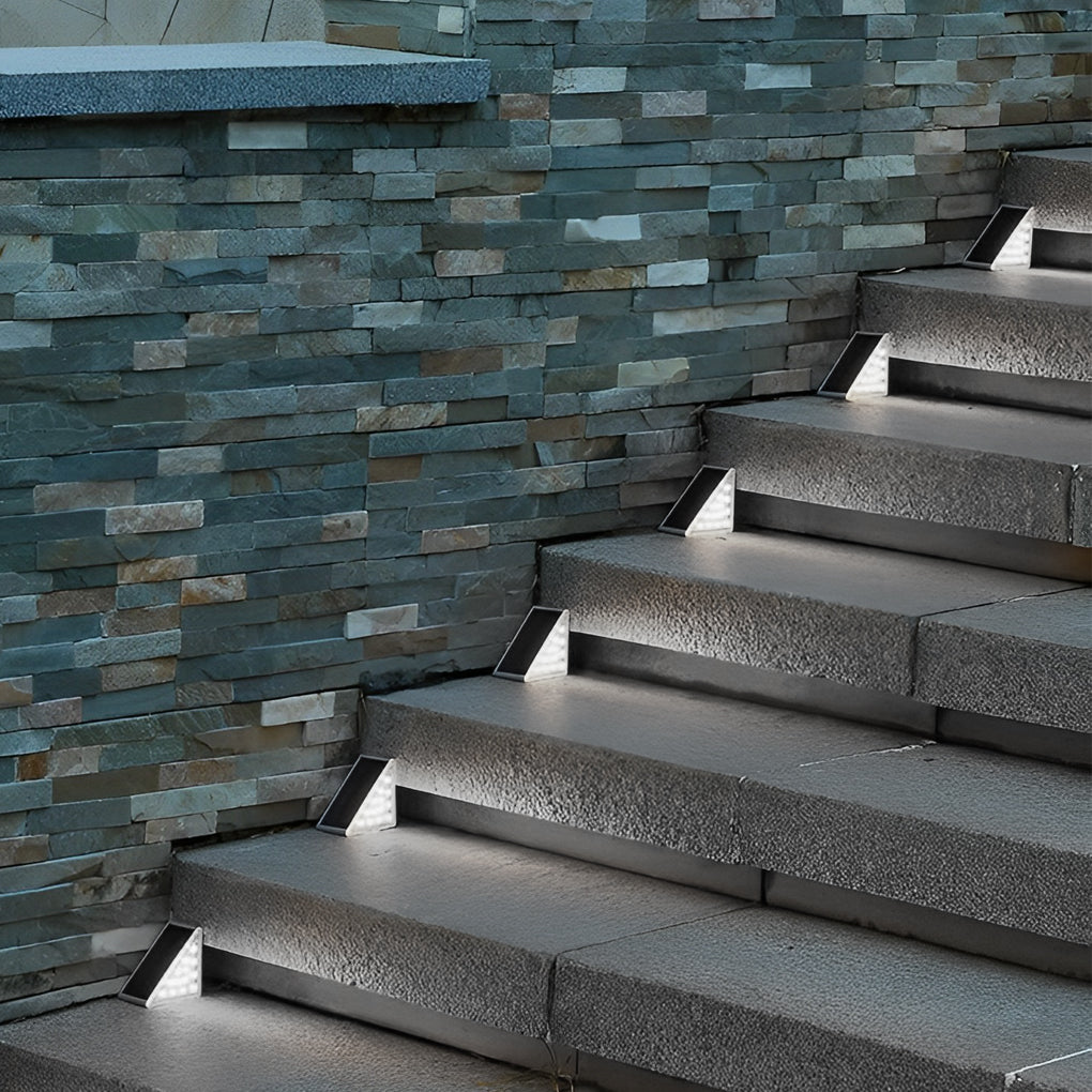 WINDSOR TRIAD OUTDOOR STEP ILLUMINATOR - MODERN WATER-RESISTANT SOLAR LIGHT