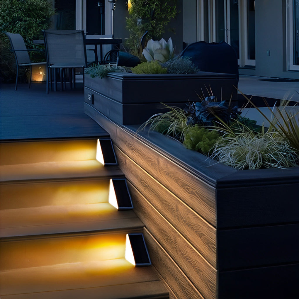 WINDSOR TRIAD OUTDOOR STEP ILLUMINATOR - MODERN WATER-RESISTANT SOLAR LIGHT