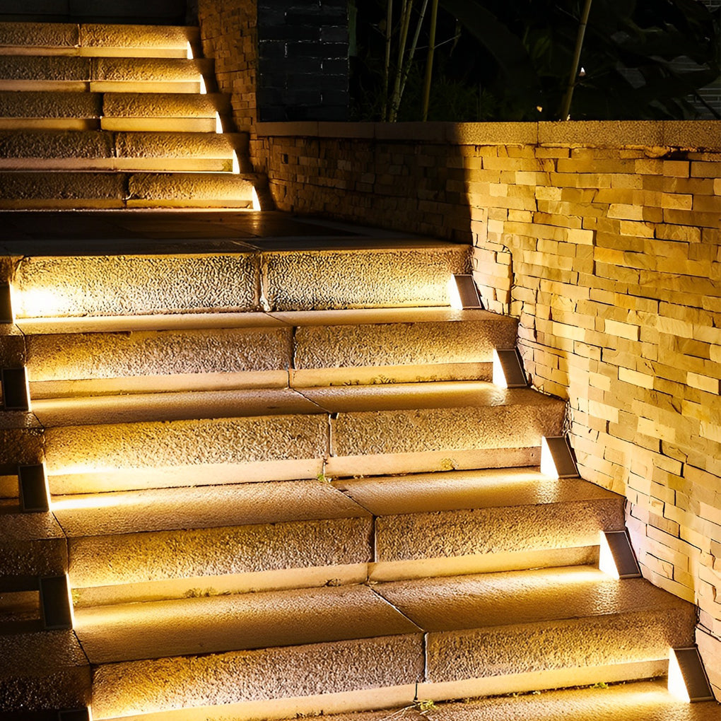 WINDSOR TRIAD OUTDOOR STEP ILLUMINATOR - MODERN WATER-RESISTANT SOLAR LIGHT
