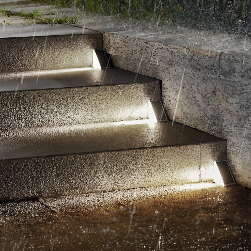 WINDSOR TRIAD OUTDOOR STEP ILLUMINATOR - MODERN WATER-RESISTANT SOLAR LIGHT