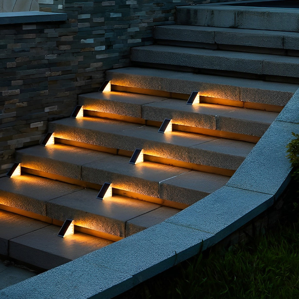 WINDSOR TRIAD OUTDOOR STEP ILLUMINATOR - MODERN WATER-RESISTANT SOLAR LIGHT