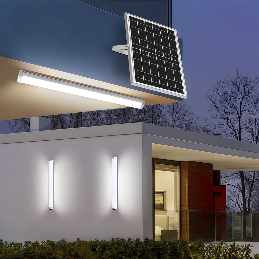 WINDSOR SOLAR-POWERED OUTDOOR WALL LANTERN