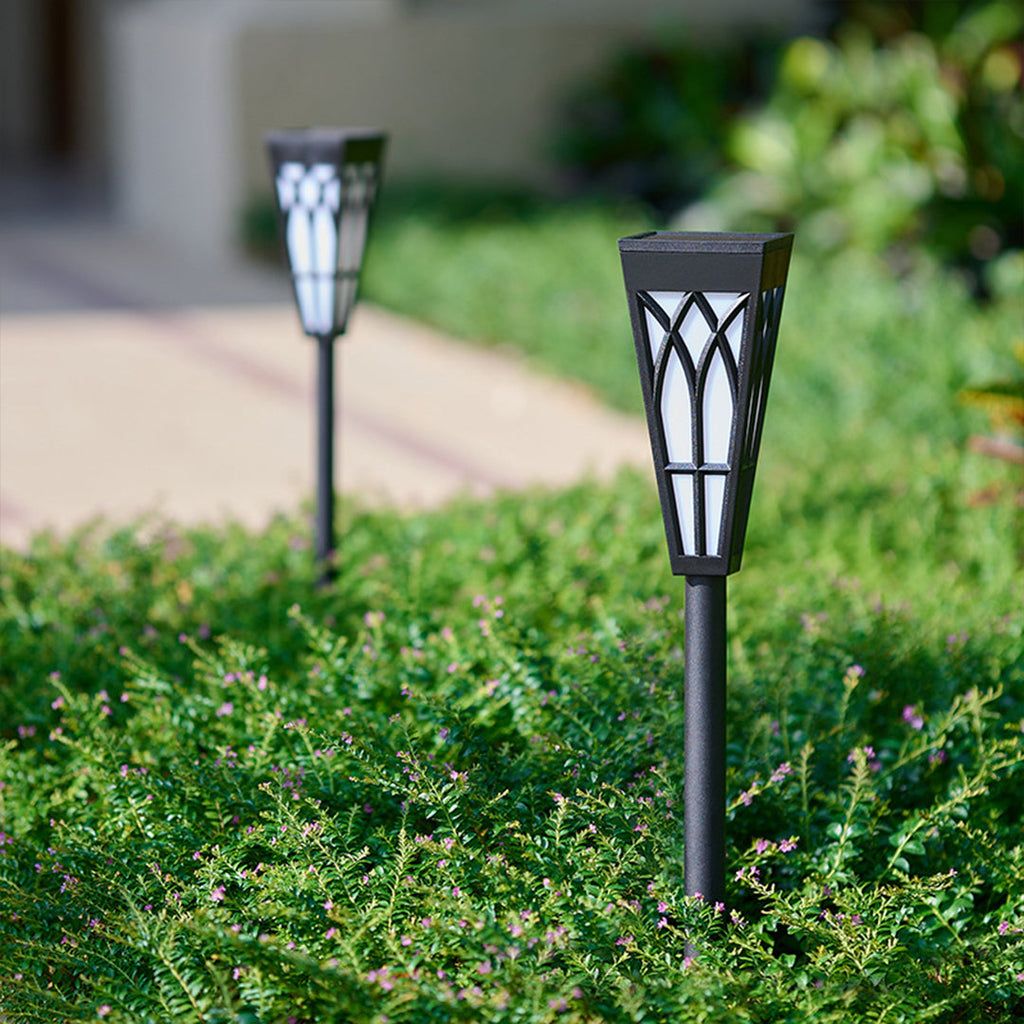 WINDSOR SOLAR-POWERED GARDEN LANTERN POST