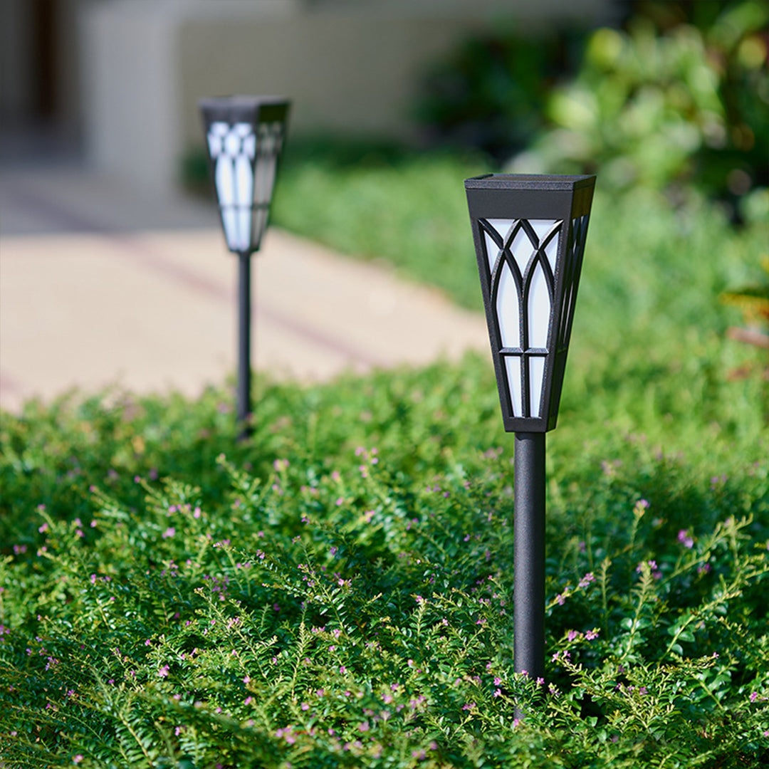 WINDSOR SOLAR-POWERED GARDEN LANTERN POST