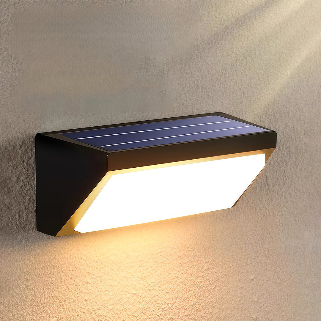 CHATHAM SOLAR-POWERED OUTDOOR WALL LANTERN