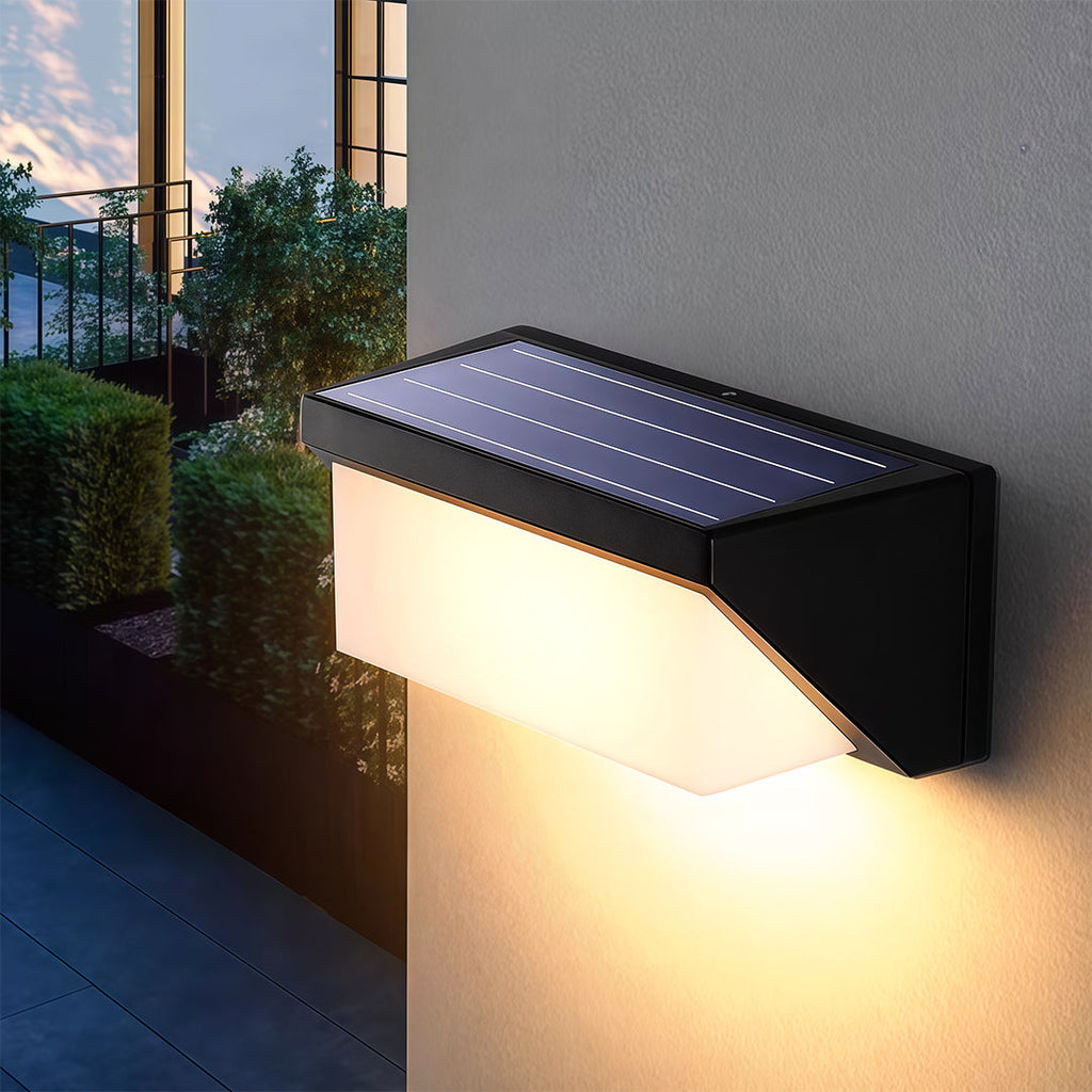 CHATHAM SOLAR-POWERED OUTDOOR WALL LANTERN