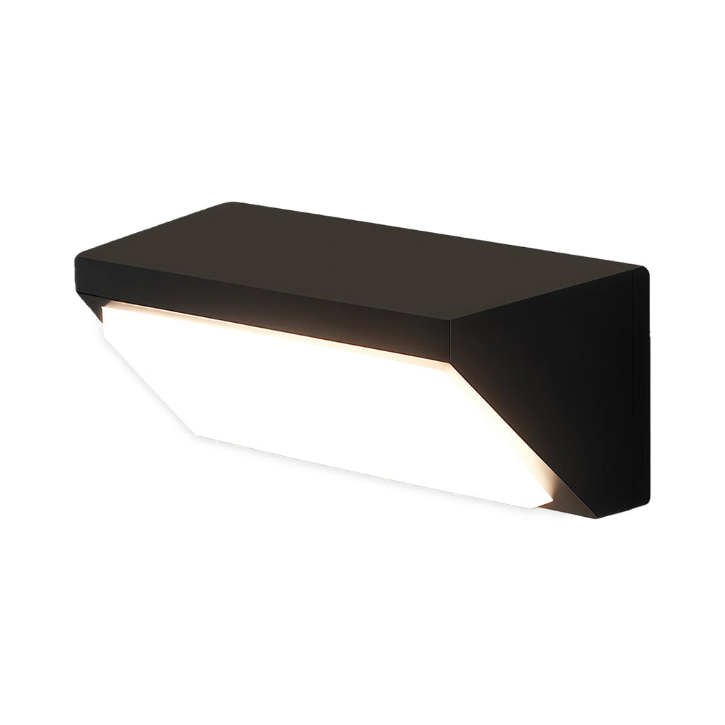 CHATHAM SOLAR-POWERED OUTDOOR WALL LANTERN
