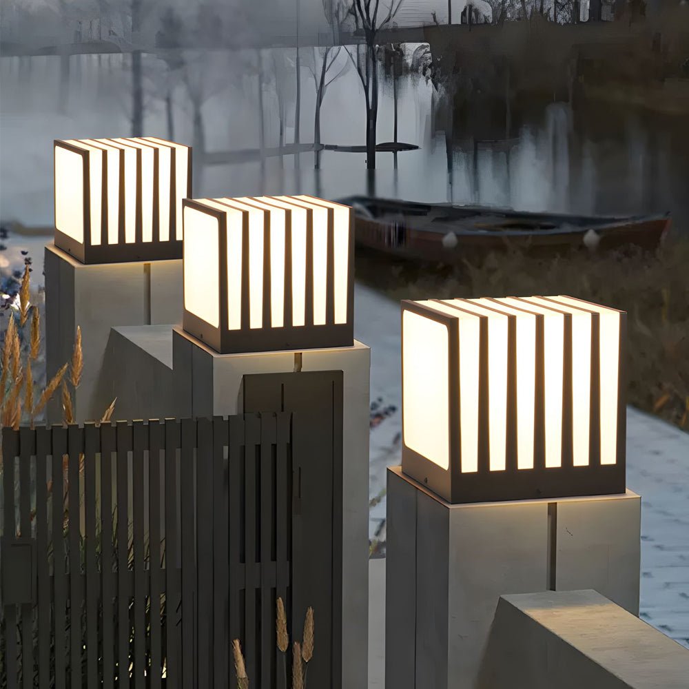 WINDSOR SQUARE GARDEN COLUMN LIGHTING POST, WATER-RESISTANT FOR OUTDOOR USE
