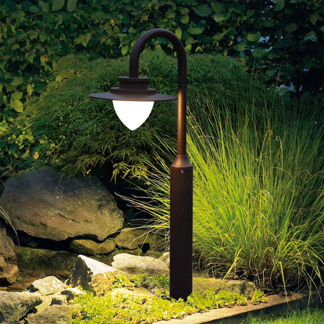 FENWICK GOOSENECK GARDEN POST LIGHTING FOR PATHWAYS