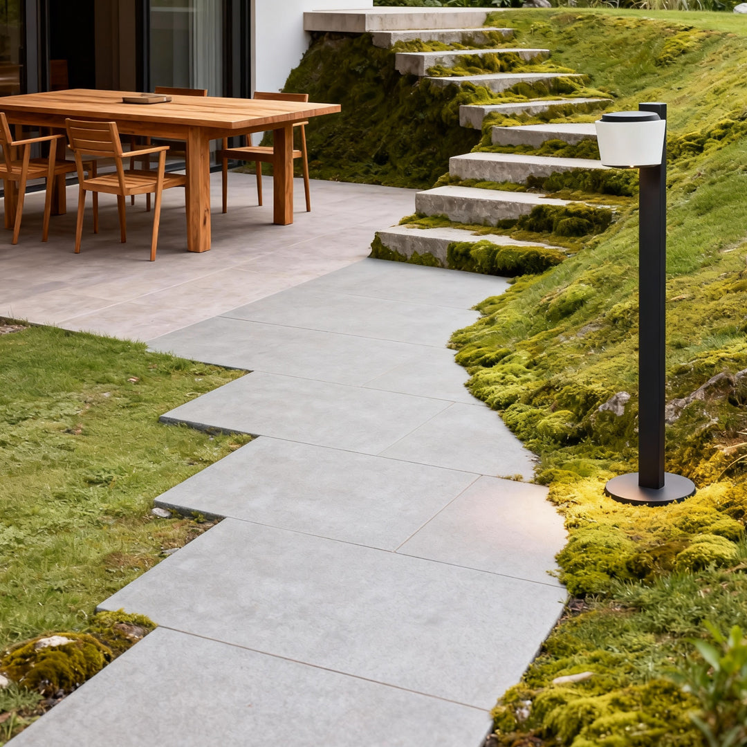 WINDSOR GARDEN PATHWAY ILLUMINATOR IN ANODIZED ALUMINUM