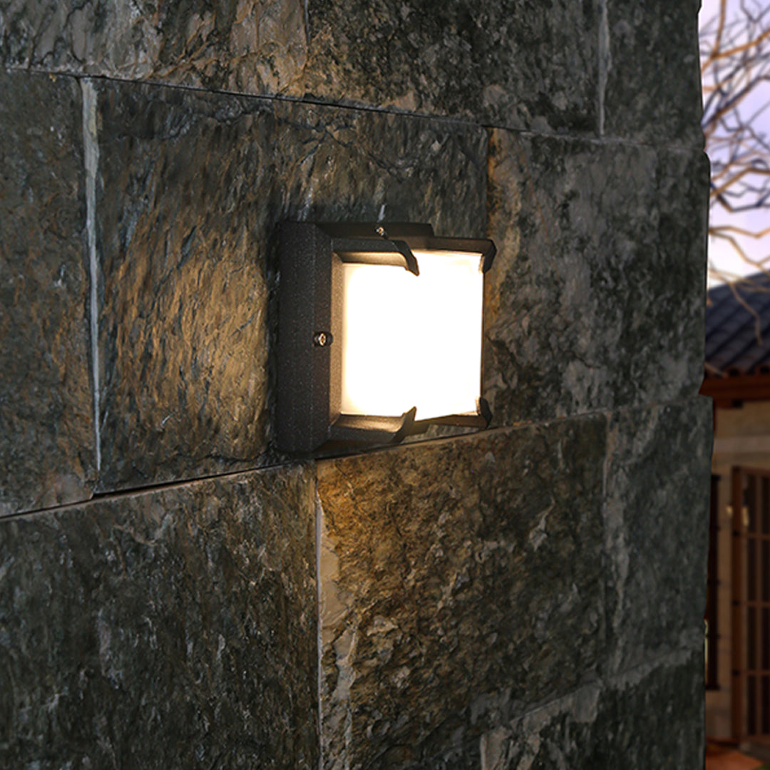 RAVENHALL WEATHERPROOF ALUMINUM OUTDOOR WALL LANTERN