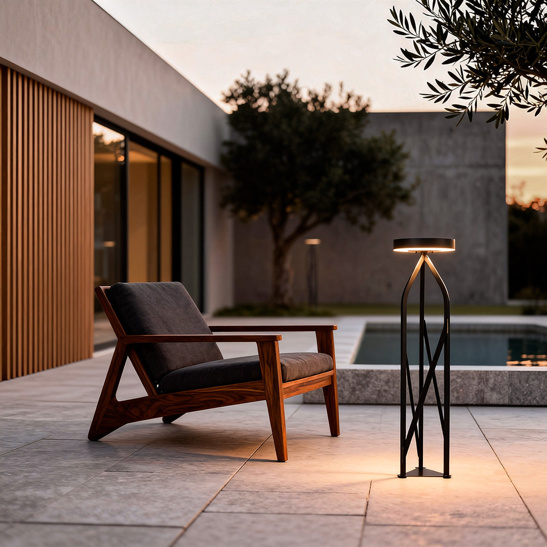 WINDSOR GLOW OUTDOOR LED LANTERN, VINTAGE-INSPIRED LANDSCAPE LIGHTING