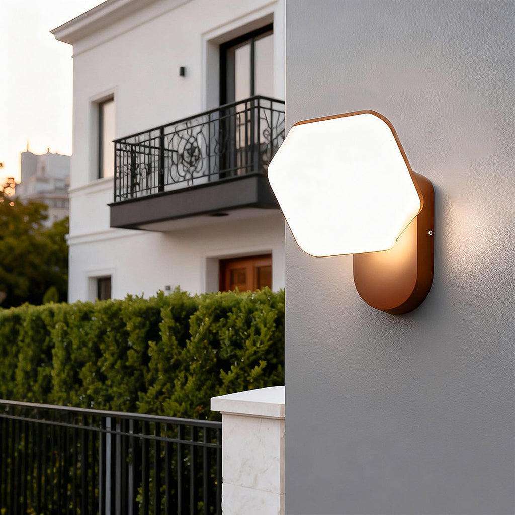 WINDSOR ALUMINUM OUTDOOR SWINGING WALL LANTERN