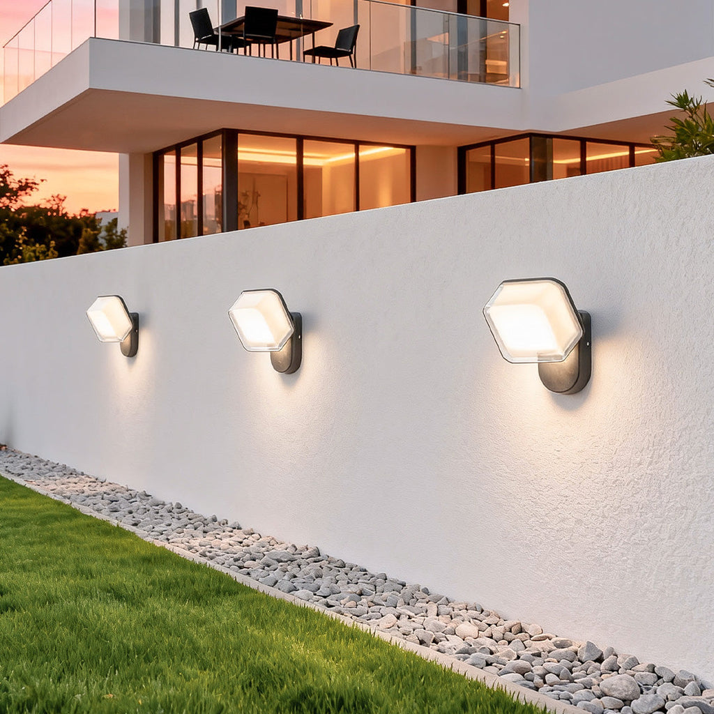 WINDSOR ALUMINUM OUTDOOR SWINGING WALL LANTERN