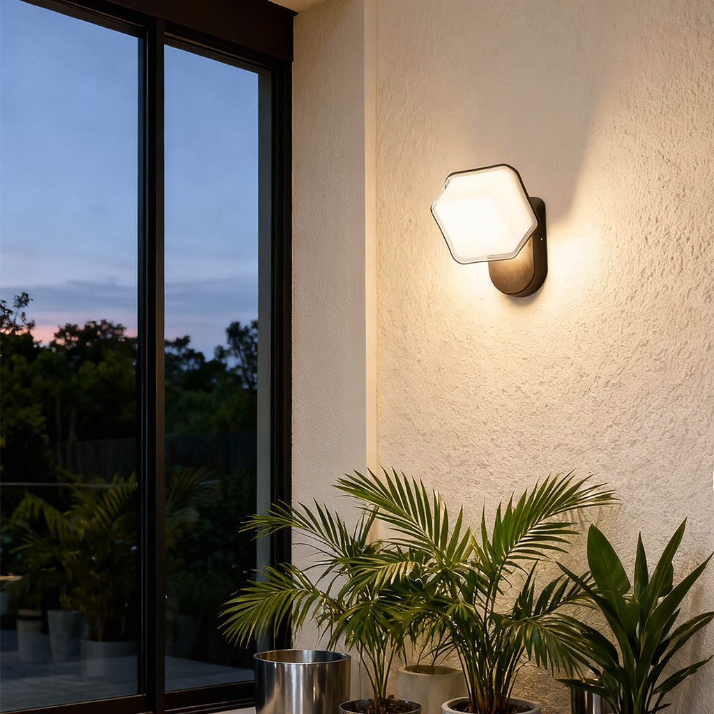 WINDSOR ALUMINUM OUTDOOR SWINGING WALL LANTERN