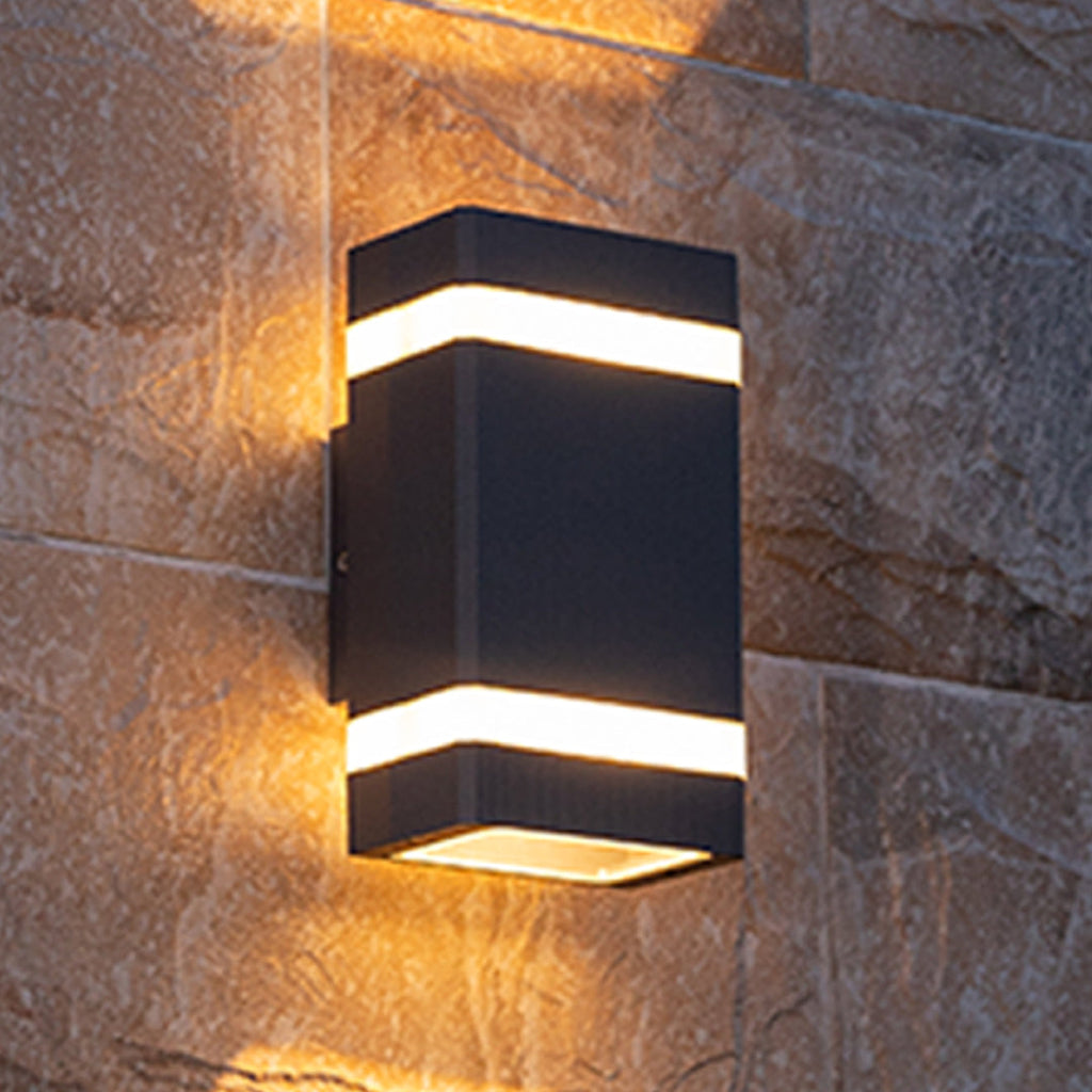 WINTHORPE CAST ALUMINUM OUTDOOR WALL LANTERN - MODERN INDUSTRIAL DESIGN WITH IP65 RATING FOR FACADES