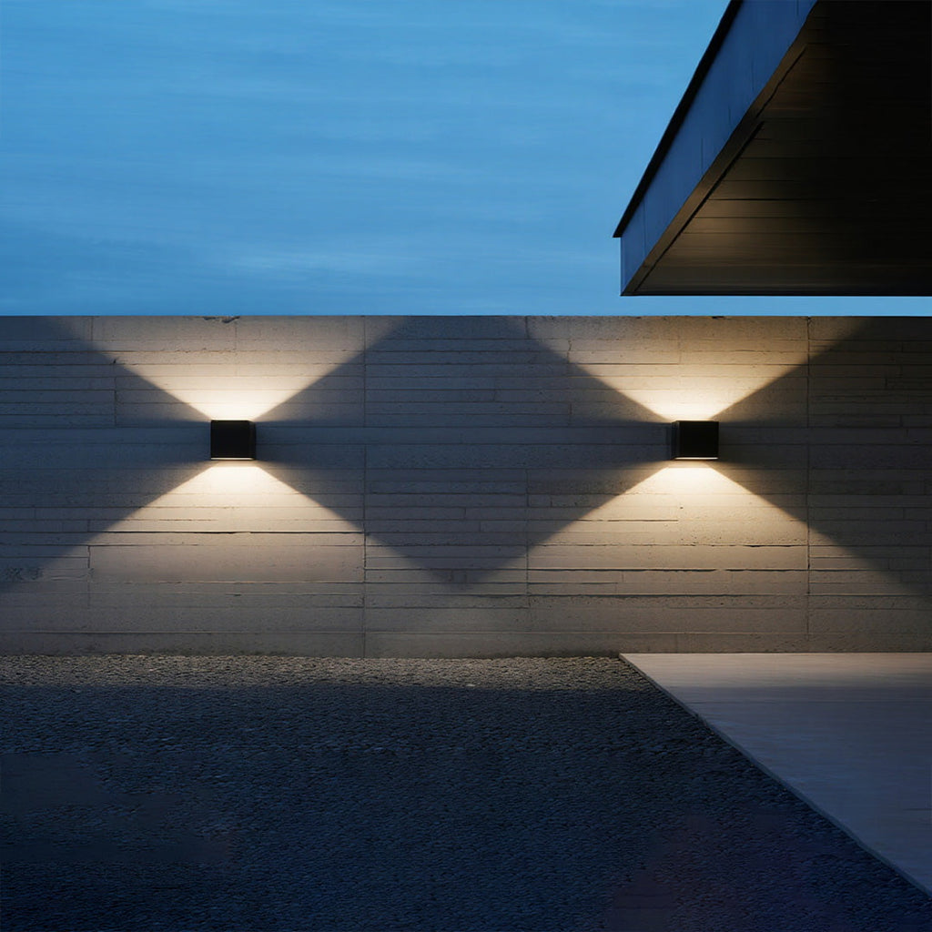 WINDSOR RAINPROOF DUAL-FACED WALL LANTERN