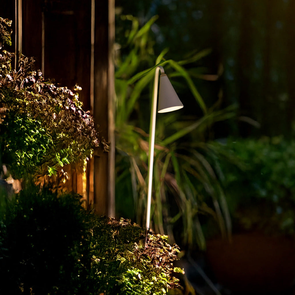 BRAMBLETON METAL GARDEN PATH LIGHTS WITH WEATHER-RESISTANT LED ILLUMINATION