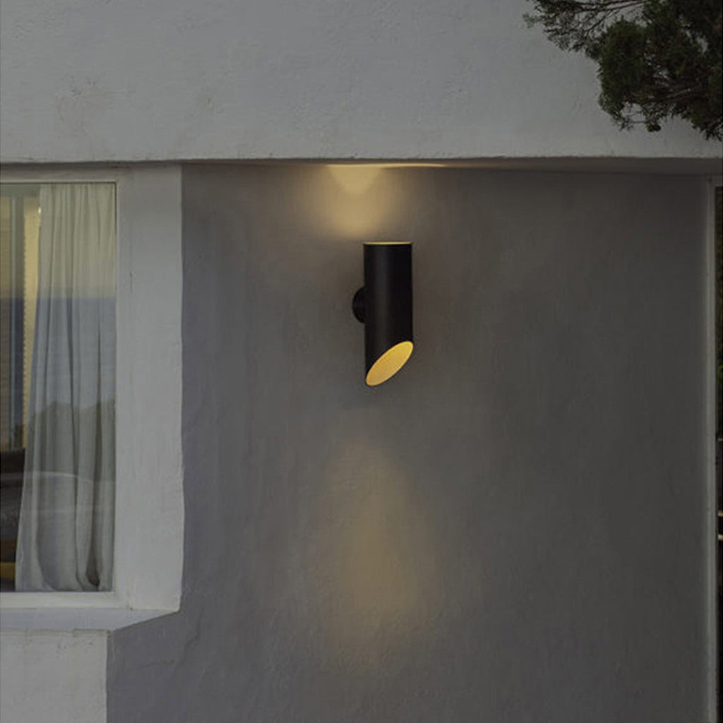 WINDSOR HEIGHTS DUAL-FACING OUTDOOR WALL LANTERN