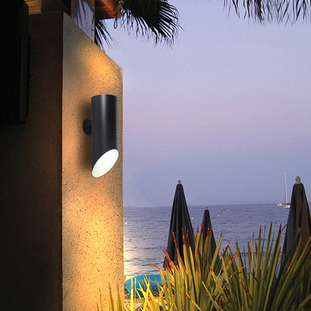 WINDSOR HEIGHTS DUAL-FACING OUTDOOR WALL LANTERN