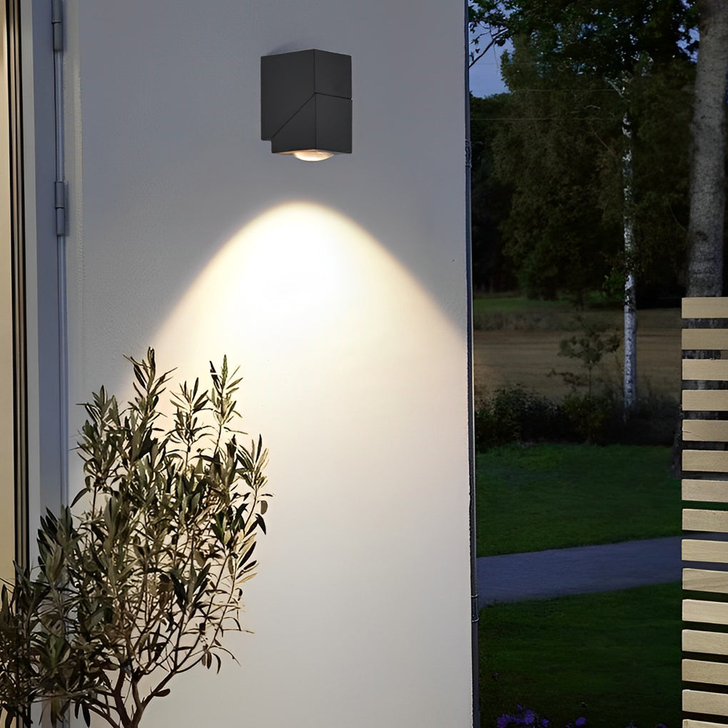 WINCHESTER BLACK WATERPROOF WALL LANTERN WITH ADJUSTABLE BEAM