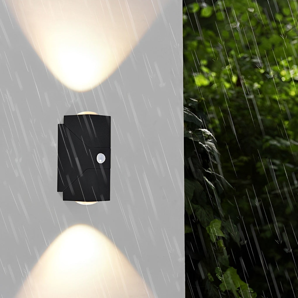 WINCHESTER BLACK WATERPROOF WALL LANTERN WITH ADJUSTABLE BEAM
