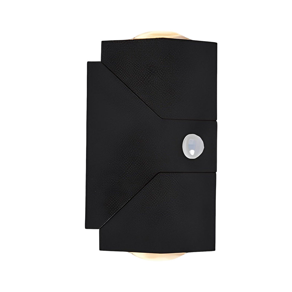 WINCHESTER BLACK WATERPROOF WALL LANTERN WITH ADJUSTABLE BEAM